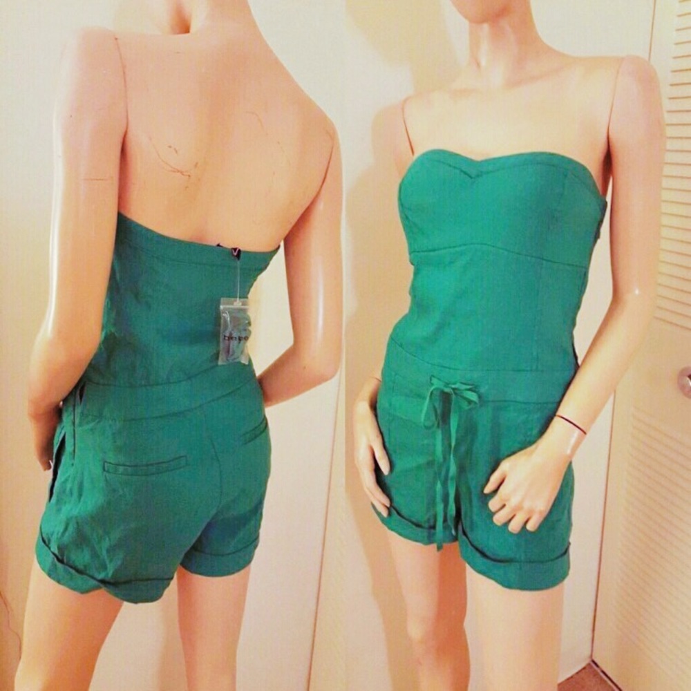 Used bebe Kelly Green Linen Strapless Romper in Size 6